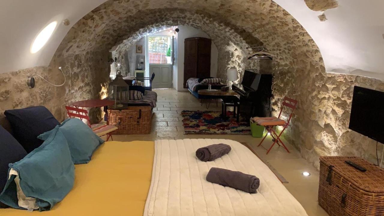 La Villageoise, Chambre Troglodyte Pitoresque Au Coeur Du Village Rognes エクステリア 写真